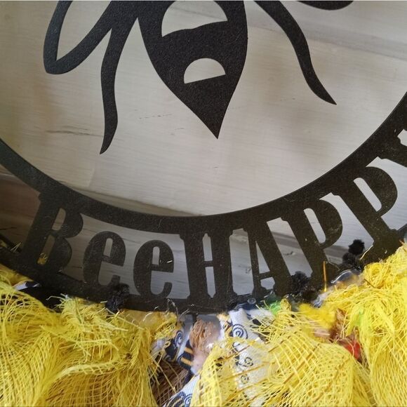 26" Craft Mesh WREATH with custom precision cut 16 gauge Metal BEE Decor center. - Picture 6 of 10